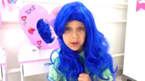 ДИАНА И РОМА - Диана и Рома играют в салон красоты