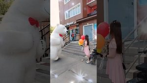 Поздравление от белого мишки в Оренбурге .mp4