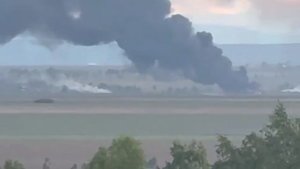 Задымленная стоянка Ту-160 на авиабазе Белая  Иркутская область сразу после удара