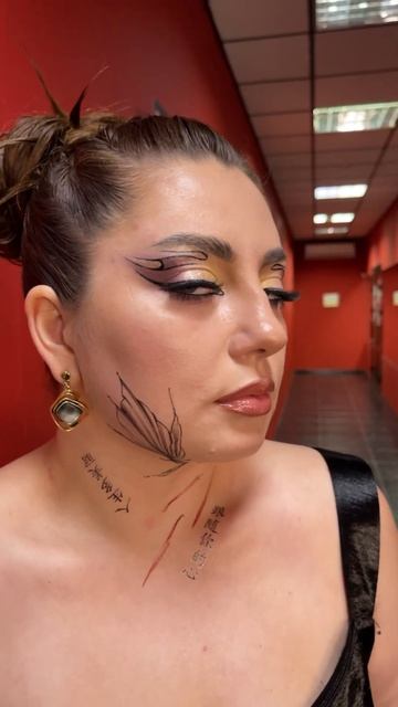 Новый тренд - закругленный внутренний уголок 💥#magic_look_ смотреть онлайн