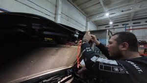 Установка уплотнителя капота Москвич 3 / JAC JS4