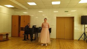 Переводной экзамен по сольному пению сдаёт Полина Туманова