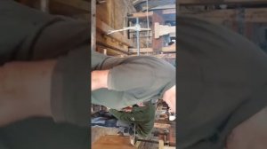 Голландия. Работа ветреной мельницы. Распил бревна на