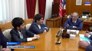 Сергей Меликов встретился с юными титулованными шахматистами Дагестана