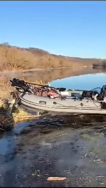 Слипование ПВХ судна практически со льда😁 #parsun #лодка смотреть онлайн