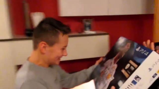 Саша получил подарок ПС 4 смотреть онлайн