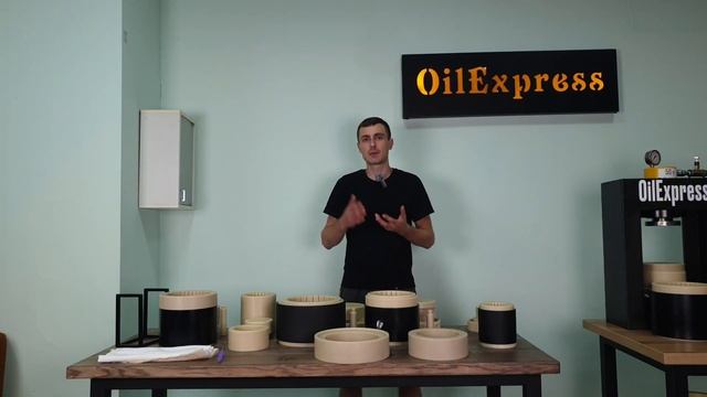З часом усі переходять на капролон.Бочки для холодног?