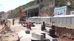 Михаил Развожаев и Ирек Файзуллин оценили ход строительства медкомплекса и ледового катка