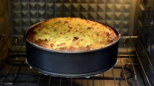 Бабушка на рынке научила! Теперь готовлю пироги - только так! Очень вкусно!