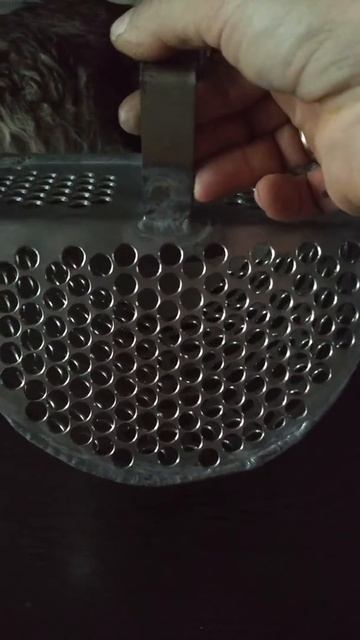 Совок для ручного поиска на песочном пляже. смотреть онлайн