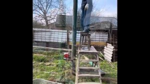 Поднять швеллер на столбы!