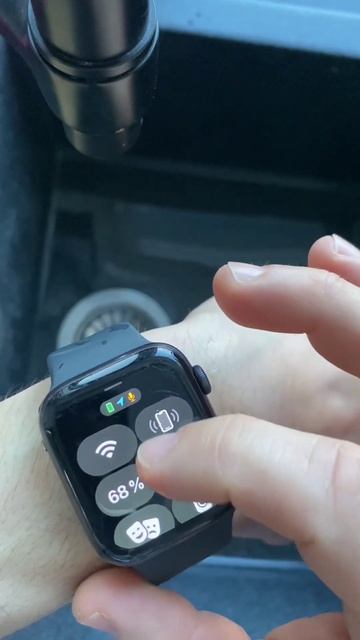 Как удалить влагу из Apple Watch #shorts смотреть онлайн