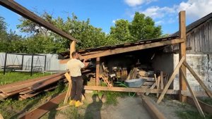 Жена залезла на крышу и не знает как слезть! Стройка продолжается. Жизнь простых людей в деревне.