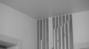 Прихожая из реек и деревянные крючки для одежды своим?