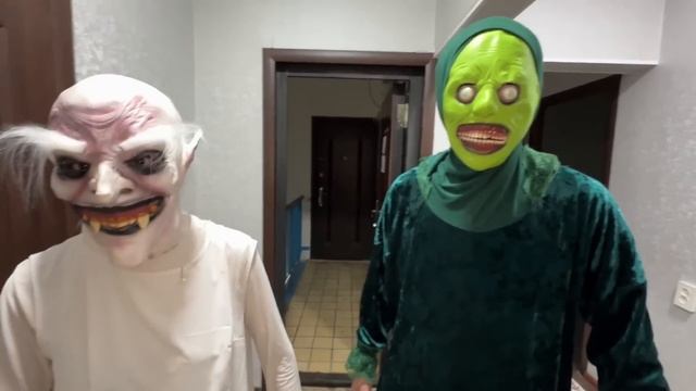 ЗОМБИ vs ВАМПИР😱| 2-часть ЕГІЗДЕРДІ ҚАЙТАРЫП АЛДЫҚ ПА?? смотреть онлайн