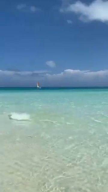 🌴 Куба это белый песок солнечные пляжи бескрайние ок? смотреть онлайн