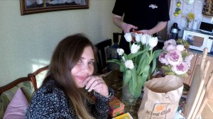 Влог: Празднуем 8 марта Цветы и подарок, который очень хотела ) Сначала расстроились, но ПОТОМ...