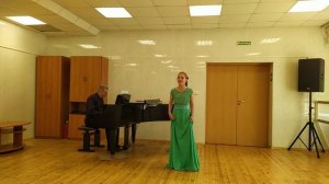 Зачёт по постановке голоса сдаёт Алина Новикова