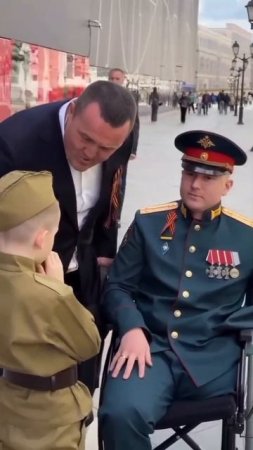 БОЙЦУ НИЗКИЙ ПОКЛОН ДО ЗЕМЛИ 🇷🇺
отец правильно воспитывает сына