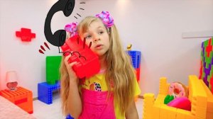 ДИАНА И РОМА - Диана и Рома построили целую комнату из конструктора