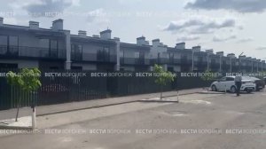 ОБЛОМКИ В ПОСЕЛКЕ: обломки дрона упали в КП «Панорама». Пострадал дом на 10 квартир.