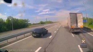 Под Омском водитель грузовика устроил смертельное ДТП