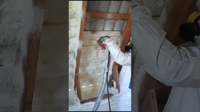 Напыление пенополиуретана дёшево и своими руками #пе? смотреть онлайн