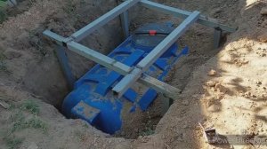Закопали бочку для воды. Наш мир животных.