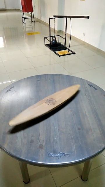 экспериментаниум. Доска начинает вращаться в другую с смотреть онлайн