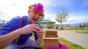 Блиппи (Blippi) - Блиппи делает трюки на МОТОЦИКЛЕ!   Блиппи на Русском   Изучай этот Мир вместе с Б