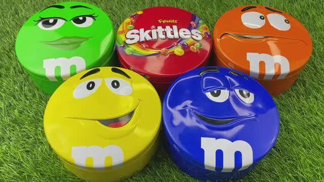 Как думаешь, что в этих баночках от Skittles и M&M’s?