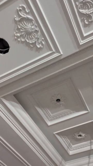 Смонтировали интересный потолок лепнина. смотреть онлайн