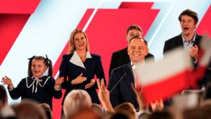 Папа — президент, дочь — кривляка: кто выиграл выборы в Польше