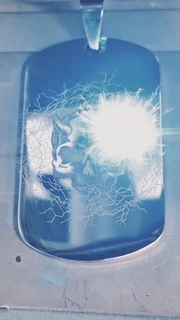 Эффектная лазерная гравировка молнии и демоны #HLC_Laser смотреть онлайн