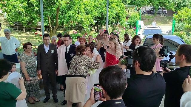 Свадьба! Жених привел домой невесту)
