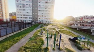 Летаем на вупе по детской площадке