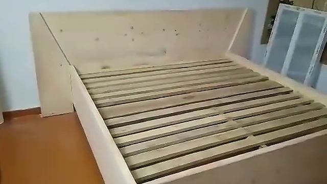 Ліжко з смереки, зроблене своїми руками. В наступному ? смотреть онлайн