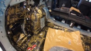 Атмосферная подсветка салона Geely Monjaro. Установка сабву