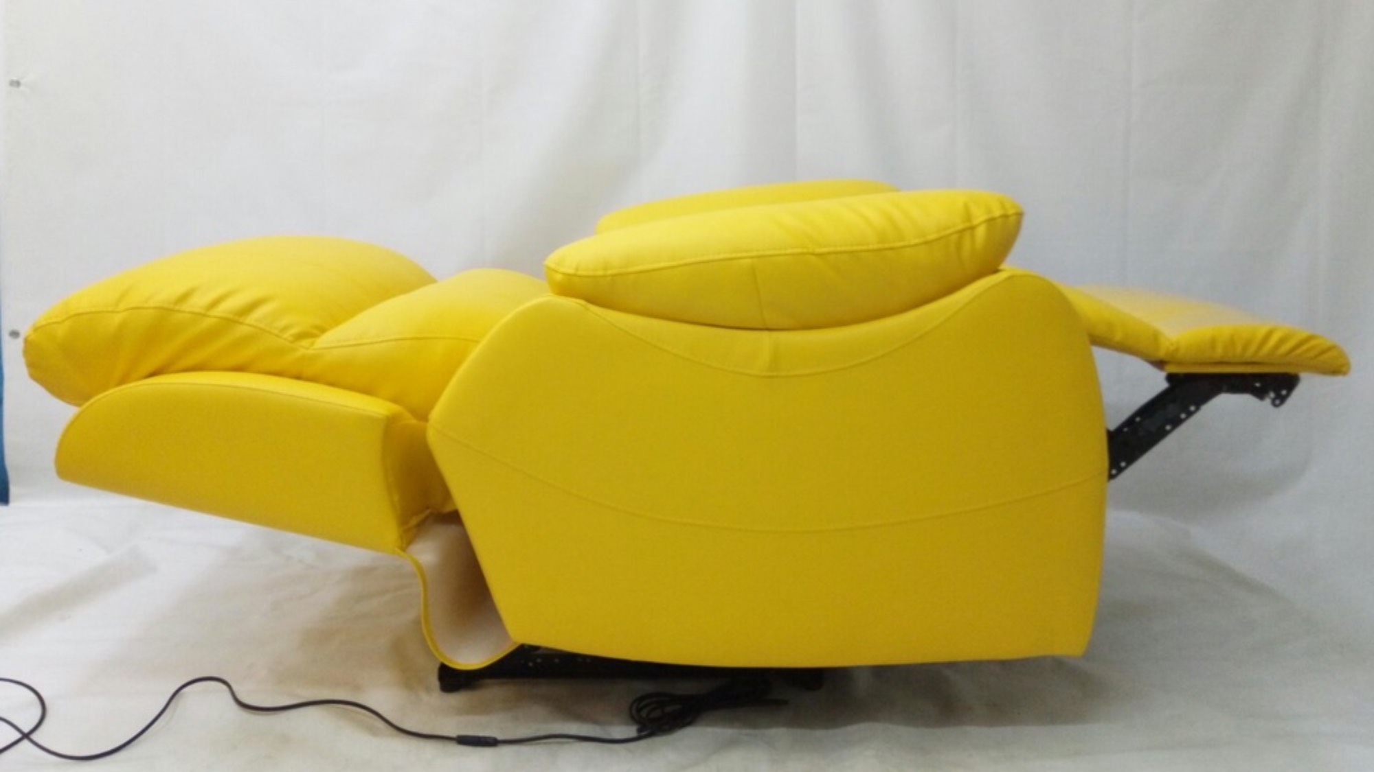 Бьюти-реклайнер для наращивания ресниц в экокоже Hi Dollaro Yellow