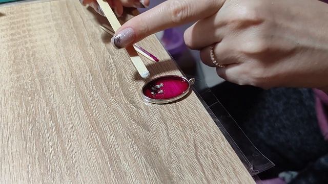 УНИКАЛЬНЫЙ И СВЕТЯЩИЙСЯ Кулон из эпоксидной смолы!