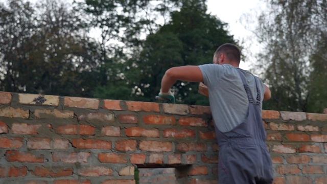 Завершение кладки кирпича. смотреть онлайн