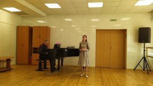 Переводной экзамен по сольному пению сдаёт Мария Бакушина