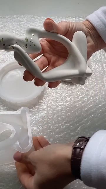 Белые изделия из гипса, большое кашпо гипсовое, статуэ