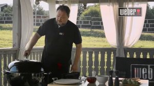 Пицца с голубым сыром и грушей на гриле Weber