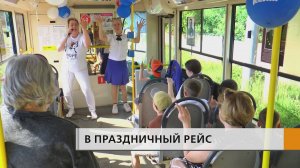 Угостили мороженым горожан