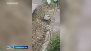 В Лермонтове оползень сошел на крытую автостоянку