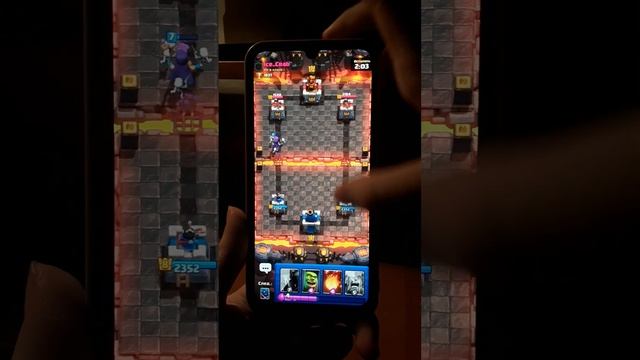 Играю в игру Clash royale. Открываю ящики. Забираю свои нагр?