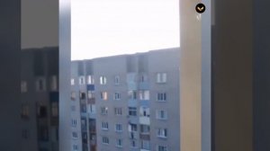 Спасатель спас ребёнка, который повис на балконе 6-го э