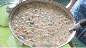 Окрошка на квасе и кефире. Очень вкусная и полезная. Готовьте с удовольствием!