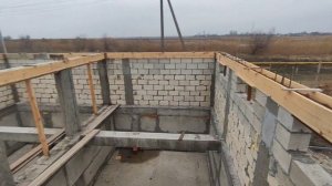 Заливка армопояса и ригеля с установкой шпилек для ма?